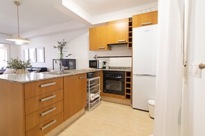 Frigorifero, microonde, forno, macchina per tè/caffè