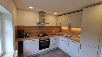 Geladeira, fogão, cooktop, lava-louças