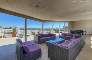 Interior - Heart of West Hollywood LGBT District!
(West Hollywood)