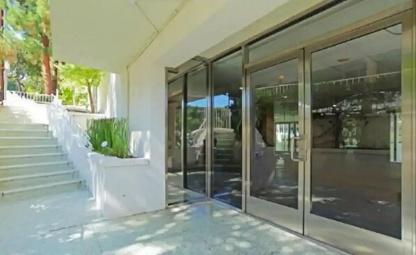 Exterior detail - Heart of West Hollywood LGBT District!
(West Hollywood)