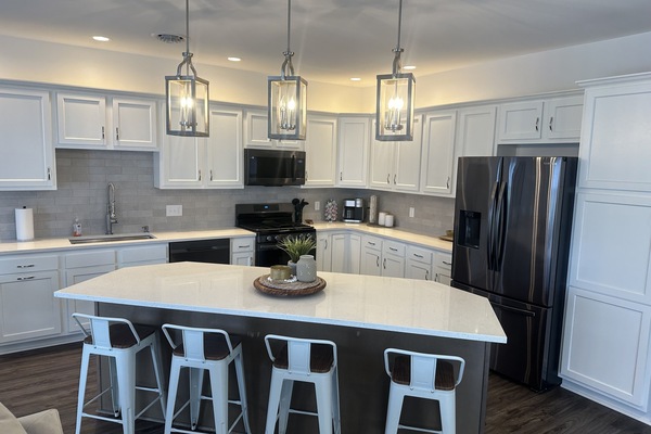 Kjøleskap, mikrobølgeovn, ovn og kokeplater