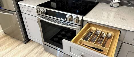 Coffee/tea maker, fridge, microwave, oven