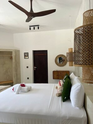 4 室のベッドルーム、セーフティボックス (室内)、WiFi (無料)、ベッドシーツ