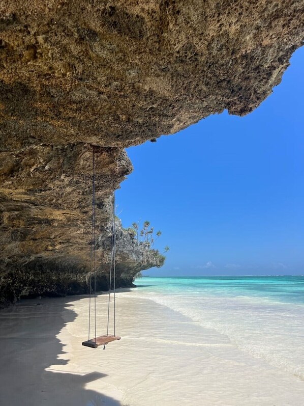 サンラウンジャー、ビーチタオル