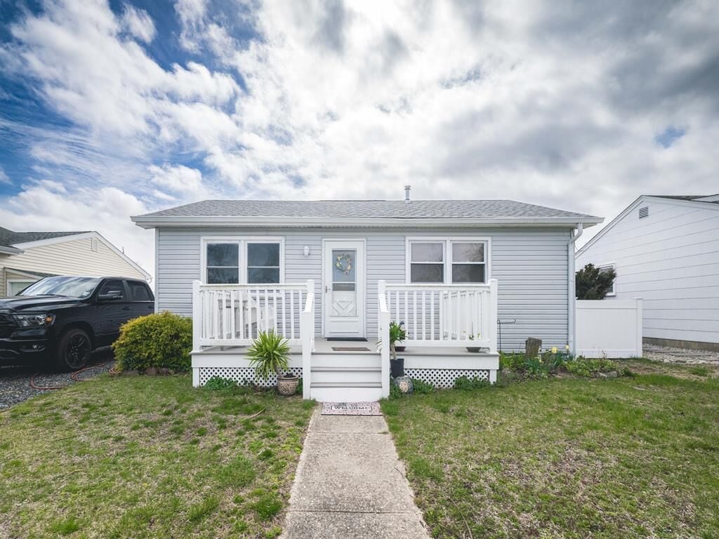 The bay Cottage- 206 Shadeland Ave