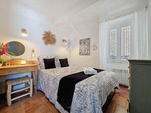 3 bedrooms, iron/ironing board, free WiFi