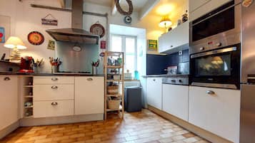 Réfrigérateur, four, plaque de cuisson