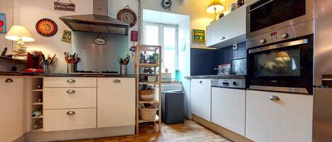Fridge, oven, stovetop