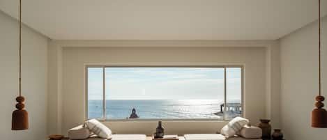 Standaard kamer, 1 kingsize bed, uitzicht op zee (Petite Oceanview King) | Een minibar, een kluis op de kamer, individueel gedecoreerd