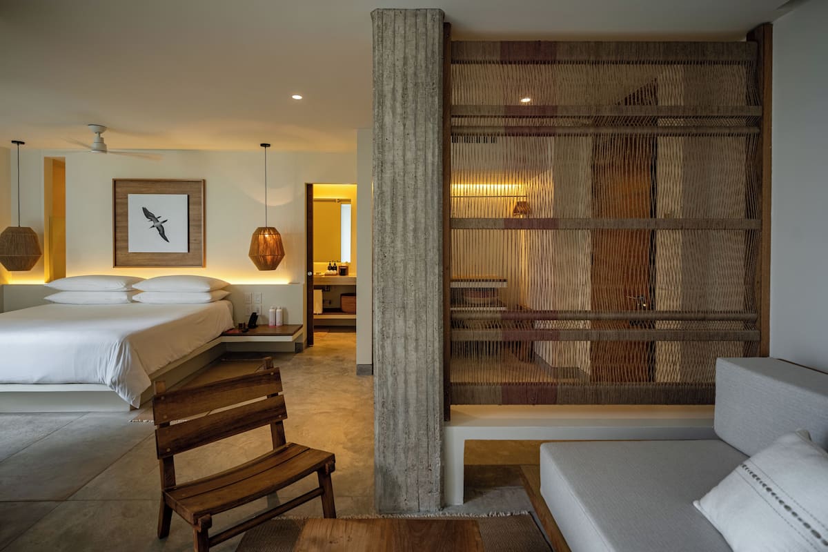 Chambre Standard, 1 très grand lit et 1 canapé-lit (Superior King) | Draps en coton égyptien, literie de qualité supérieure, minibar