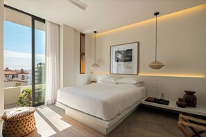 Quarto luxo, 1 cama Queen (Tryst Queen) | Frigobar, cofres nos quartos, individualmente decorados