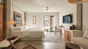 Minibar, caja de seguridad en la habitación y decoración personalizada