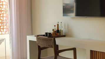 Egyptian cotton sheets, premium bedding, minibar, in-room safe