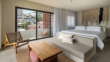 Habitación estándar, 1 cama King size (Deluxe King) | Sábanas de algodón egipcio, ropa de cama de alta calidad y minibar
