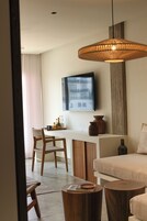 Standard Room, 1 King Bed (Premier King) | Minibar, in-room safe, individually decorated, individually furnished