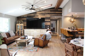 Interior - Luxury Mountain Home with Fireplace, Yosemite & Bass Lake (Oakhurst)