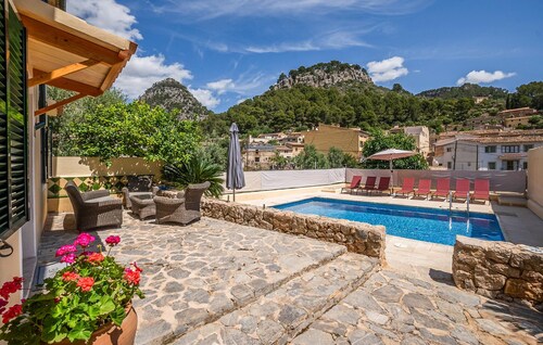 Stunning home in Caimari with WiFi