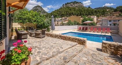 Stunning home in Caimari with WiFi