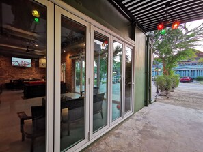 الإطلالة من المنشأة