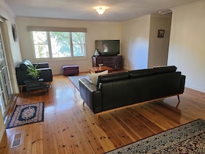 Smart TV - Ruston House - Port of Echuca (Echuca)