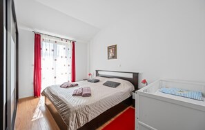 2 Schlafzimmer, Reisekinderbett, kostenloses WLAN, Bettwäsche