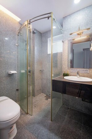 Bathroom - Sea Castle 2 (Da Nang)