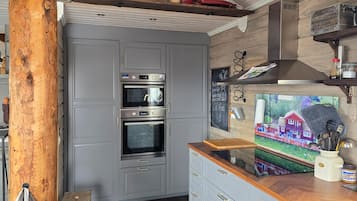 Fridge, dishwasher, coffee/tea maker