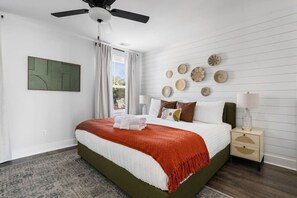 4 bedrooms, desk, free WiFi, bed sheets