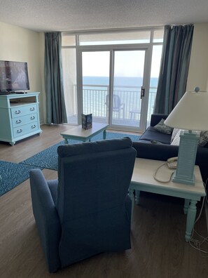 TV - Baywatch Resort Oceanfron, 1 bedroom, King bed beach, lazy river, 7 pools (North Myrtle Beach)