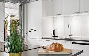 Fridge, microwave, stovetop, dishwasher - Lovely home in Tarm with sauna (Tarm)