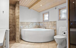 Shower - Lovely home in Tarm with sauna (Tarm)