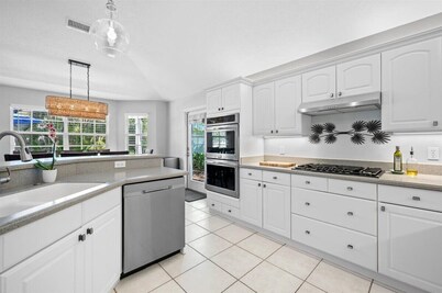 Pool House 1/2 Mile From Downtown Stuart