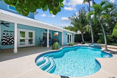 Pool House 1/2 Mile From Downtown Stuart