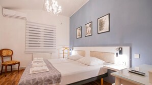 A hotel room with a bed, bedside table, chair, and a desk with a chair. - Nice home in Pozla Gora (Pozla Gora)