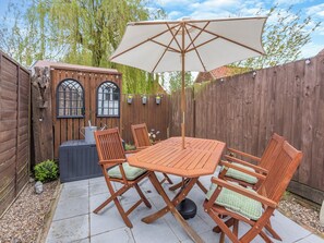 Outdoor dining - 2 bedroom accommodation in Castle Acre, near Kings Lynn (Castle Acre, near Kings Lynn)