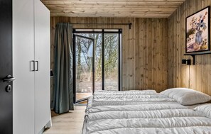 5 bedrooms, travel cot, free WiFi - Gorgeous home in Hadsund with kitchen (Hadsund)