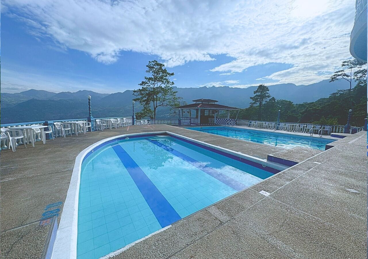 4 outdoor pools