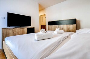 3 slaapkamers, een strijkplank/strijkijzer, gratis wifi, beddengoed