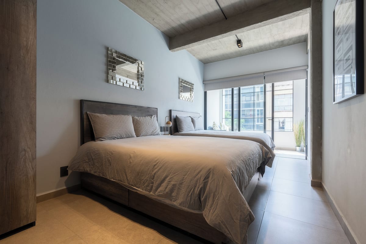 3 bedrooms, Egyptian cotton sheets, premium bedding, down duvets