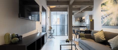 Una Smart TV, Netflix, servicios de streaming, una pantalla de ordenador