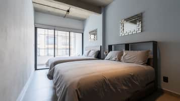 3 bedrooms, Egyptian cotton sheets, premium bedding, down duvets