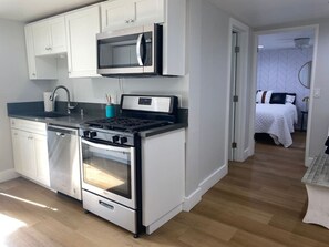 冰箱、微波炉、烤箱、炉灶