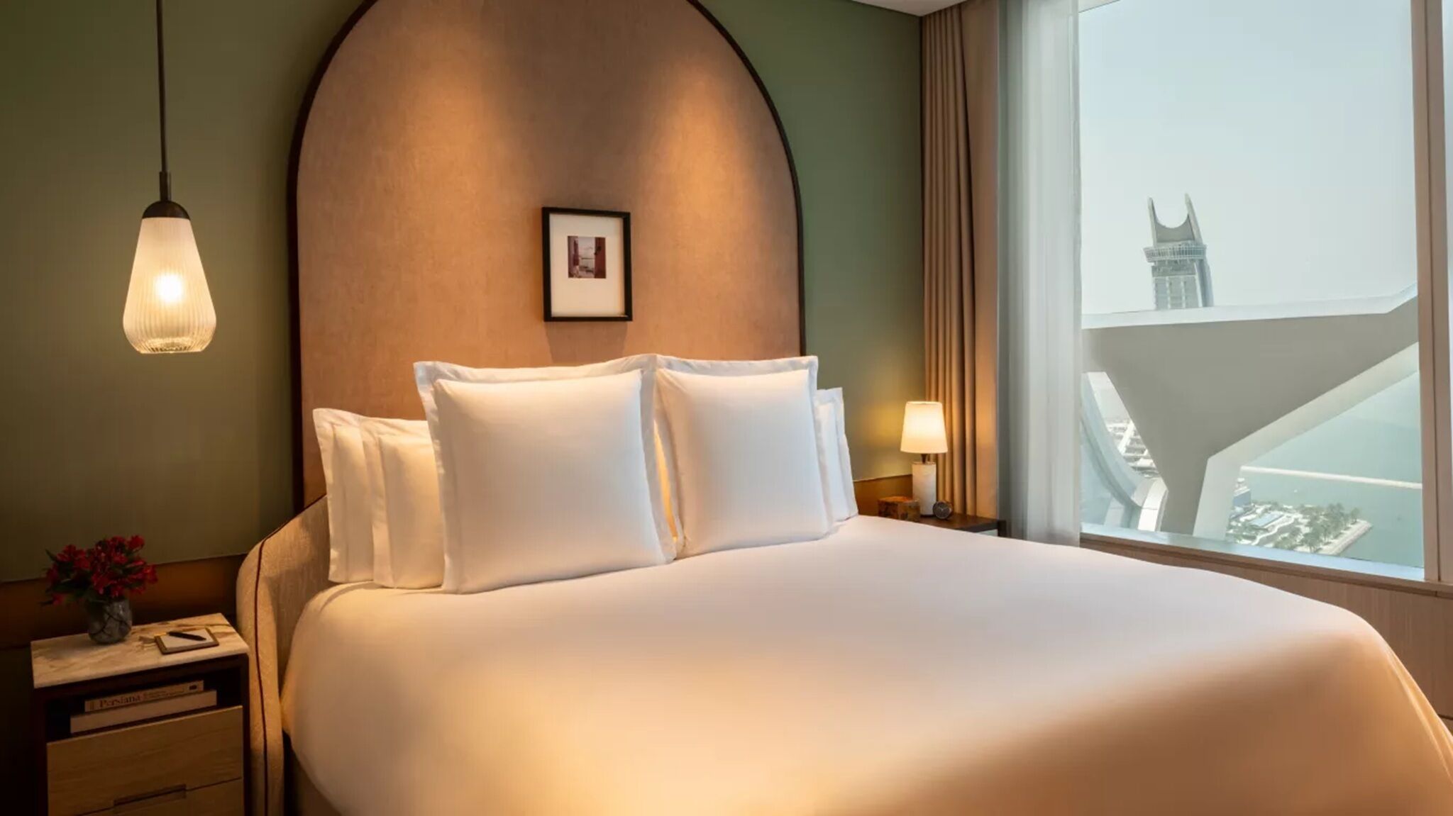 Free minibar items, soundproofing, free WiFi, bed sheets