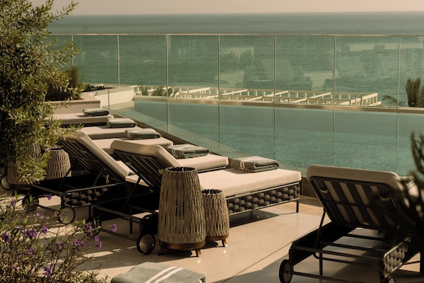 3 outdoor pools, open 7:00 AM to 8:00 PM, free cabanas, sun loungers