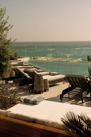 3 outdoor pools, open 7:00 AM to 8:00 PM, free pool cabanas - Rosewood Doha (Doha)