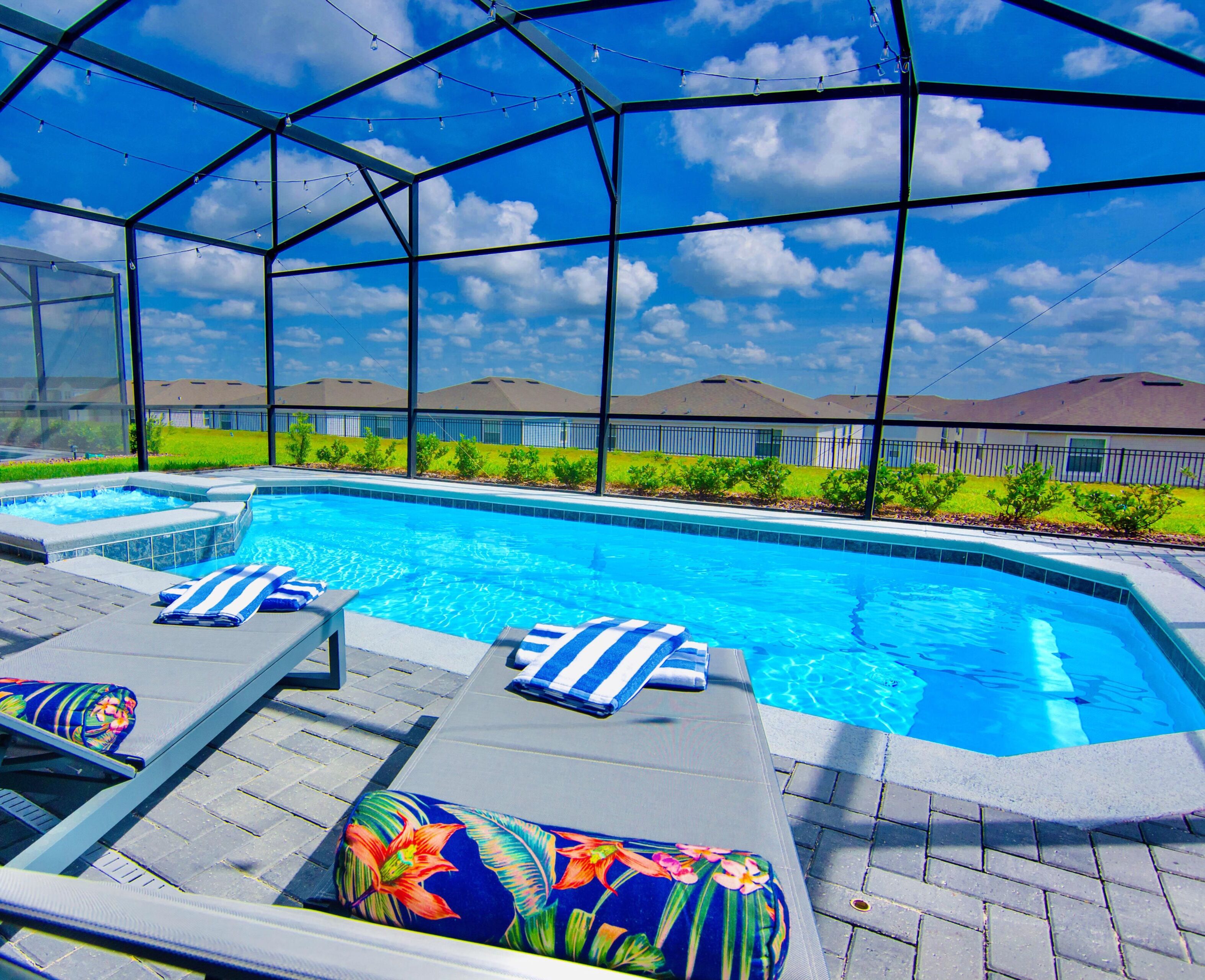 Lämmitetty uima-allas