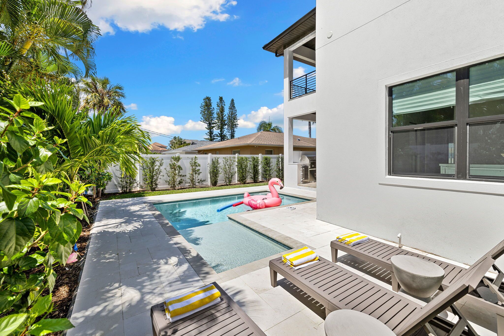 ⭐️Villa Capri: LUX 4BR-Walk 2 Vanderbilt Beach! Heated pool⭐️