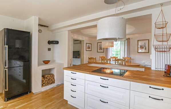 Geladeira, fogão, cooktop, lava-louças