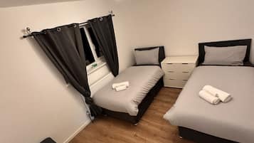 4 bedrooms, iron/ironing board, WiFi, bed sheets