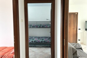 3 bedrooms, bed sheets